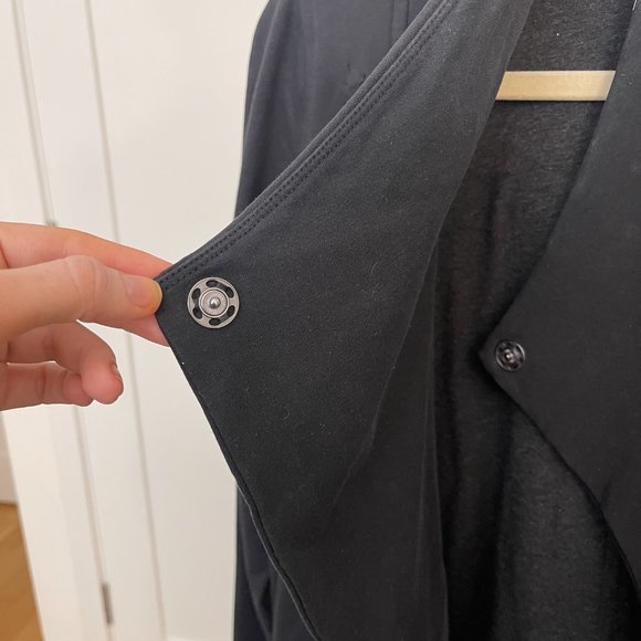 Lululemon That's a Wrap Jacket, Black, Size 4 - Picture 14 of 15